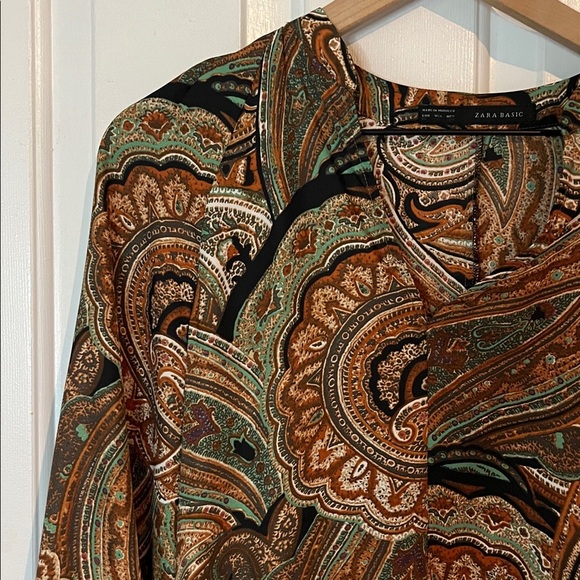 Zara | Paisley V-Neck Satin Blouse w. Bell Sleeves Relaxed Fit Size XS - Picture 4 of 8